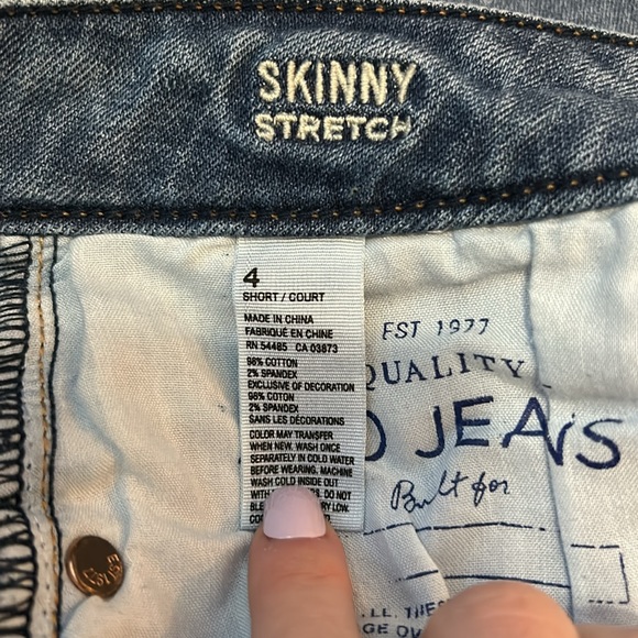 American eagle jeans. Light wash. Skinny stretch. Size 4 short - Picture 4 of 5